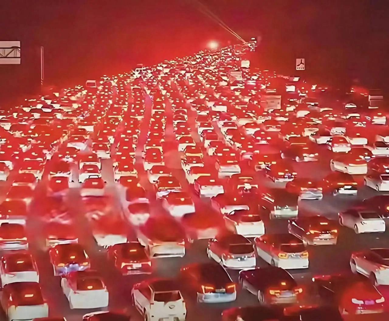 正月初六返程高峰，吴庄收费站双向36车道迎车流大考