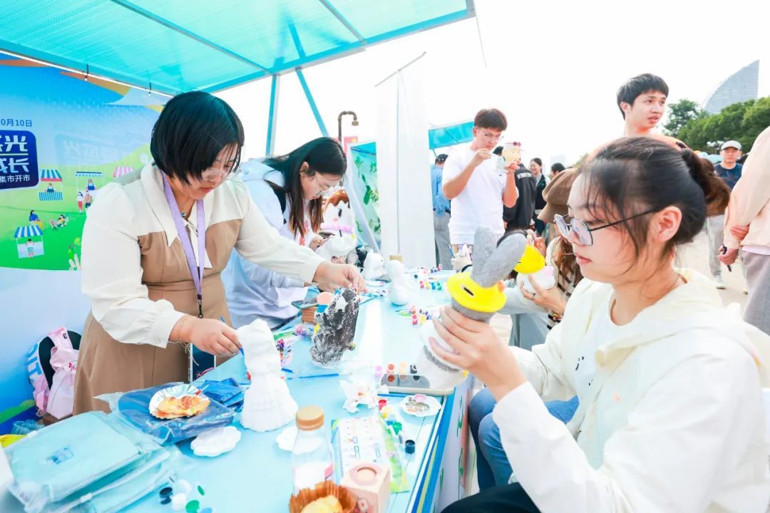 杨浦滨江举行心身健康集市，推进高校学生心理健康医教结合