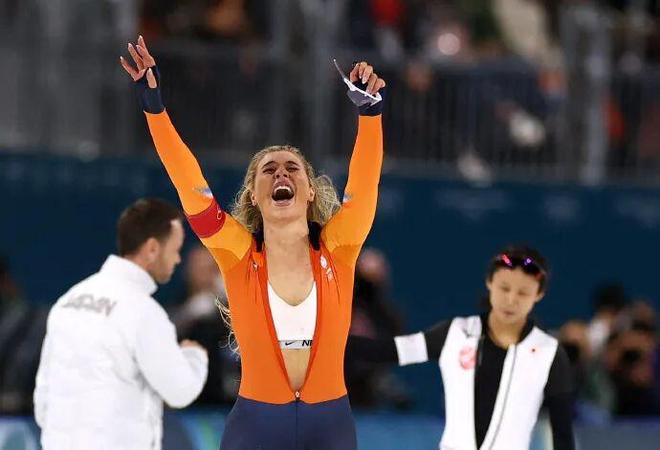 冬奥会赞助商 FILA 尴尬！冠军选手内衣露耐克标志