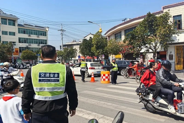 梁河交警大队多措并举 整治交通违法 提升出行安全水平