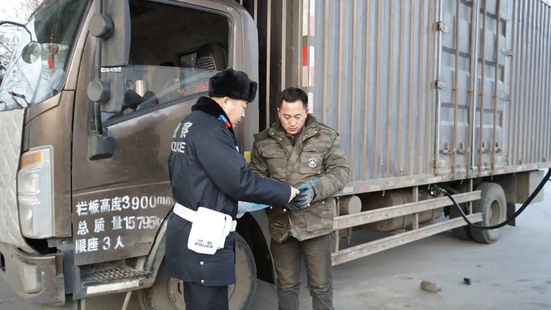 哈尔滨交警严治电动车违法等行为,筑牢交通安全防线