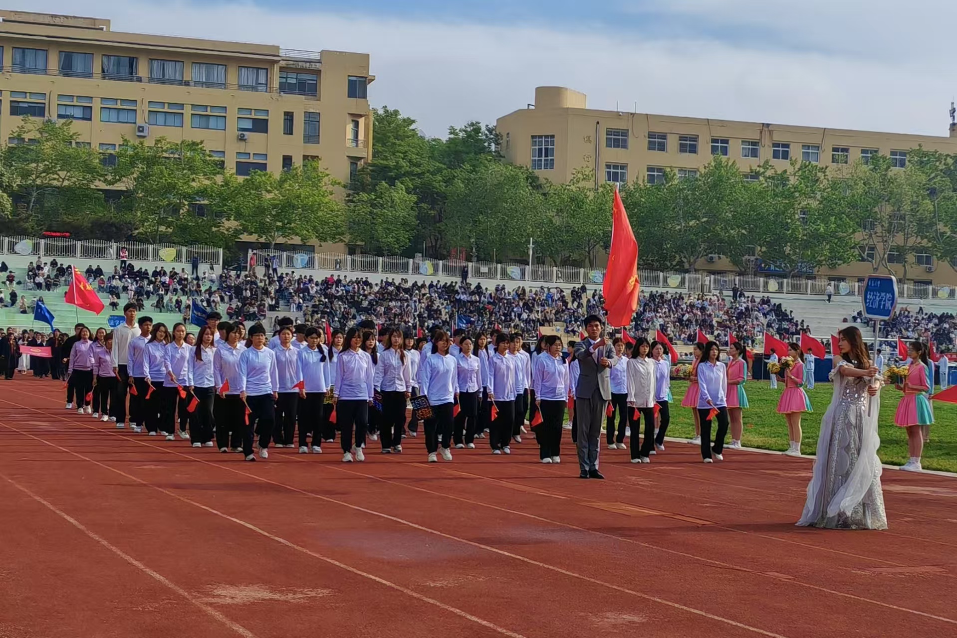 青岛大学2025年春运会开幕式精彩,团体赛成绩亮眼