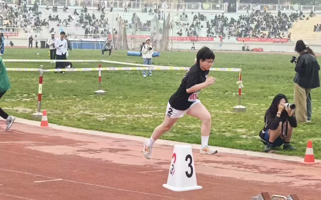 青岛大学2025年春运会开幕式精彩,团体赛成绩亮眼