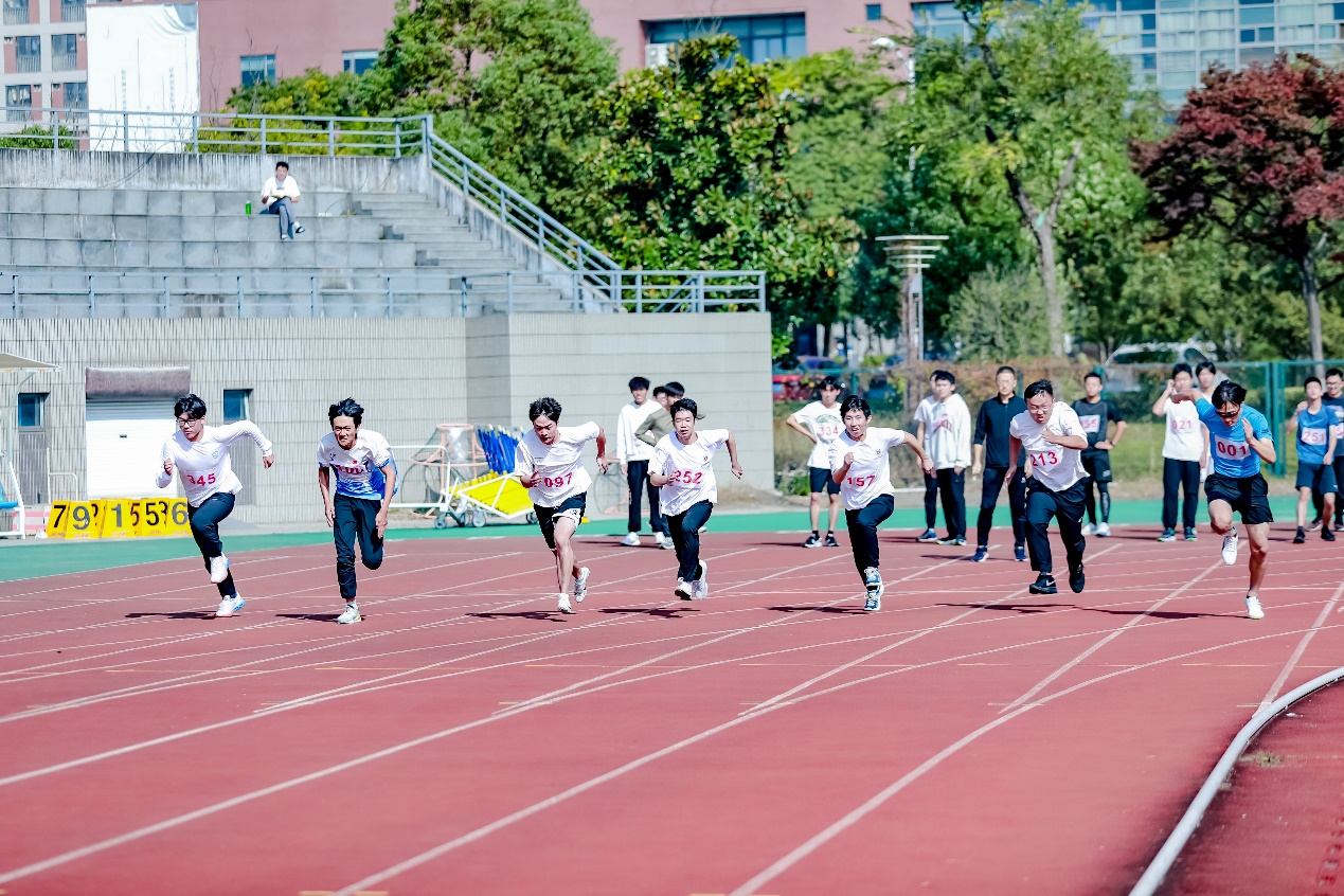 2023 年南京大学商学院第三十三届田径运动会精彩开幕