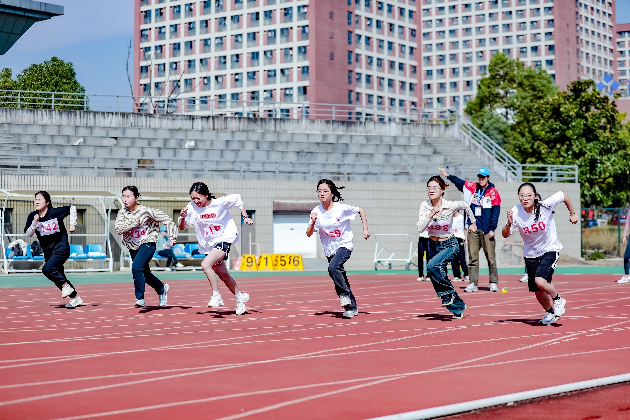 2023 年南京大学商学院第三十三届田径运动会精彩开幕