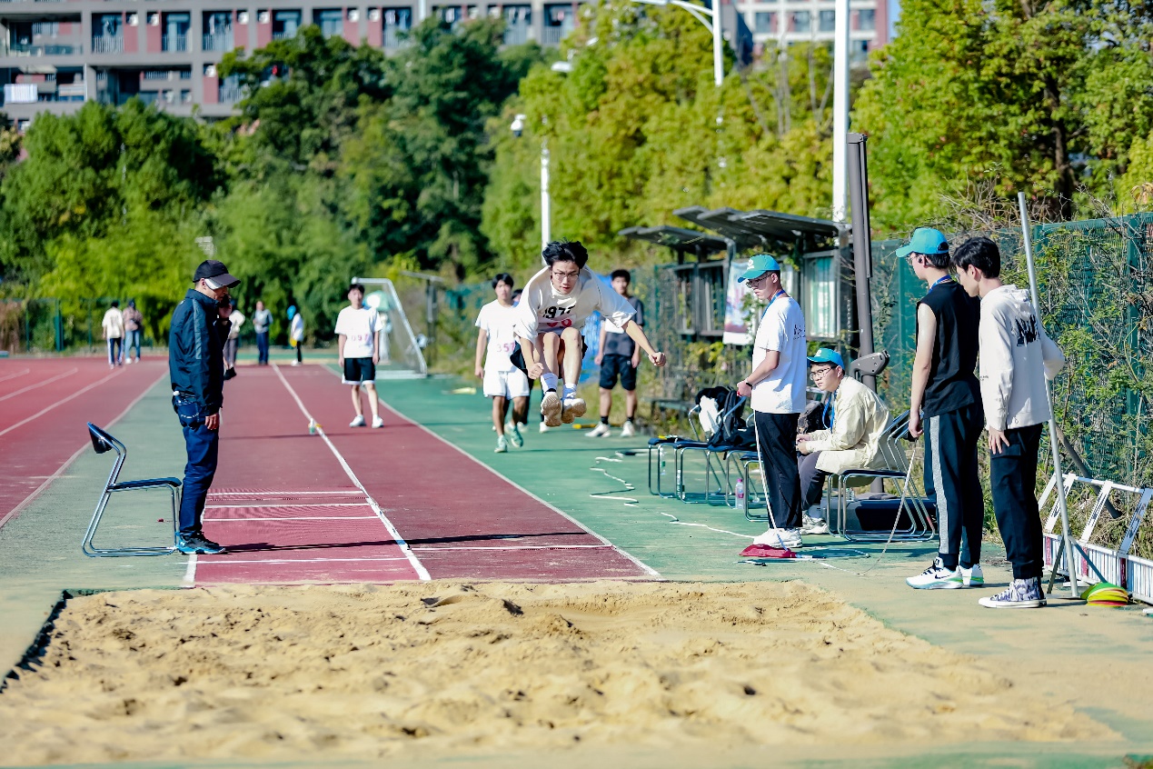 2023 年南京大学商学院第三十三届田径运动会精彩开幕