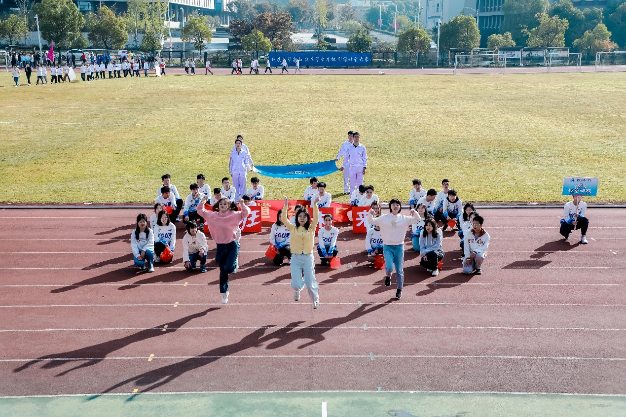 2023 年南京大学商学院第三十三届田径运动会精彩开幕