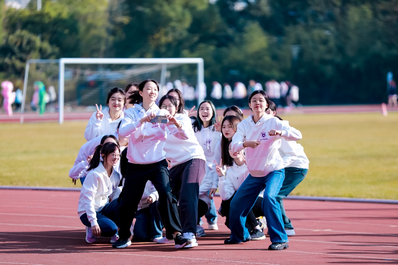 2023 年南京大学商学院第三十三届田径运动会精彩开幕