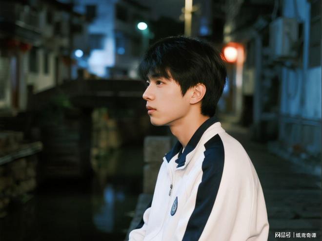 十年九次高考录取通知书背后:被‘为你好’困住的复读人生